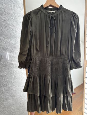Maje Kleid Khaki – Gr. 36 – romantisches Volantkleid