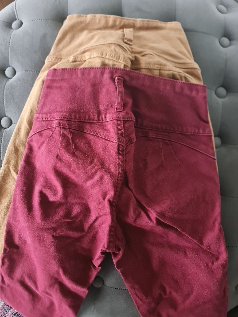 Pantaloni: 2 x Hosen, Gr. 30 oder 40, bordeaux/beige, Top! – Usato da Noflen BE venduto da vco_hnn7 1
