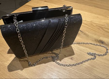 Sac de soirée noir à paillettes avec chaîne argentée✨