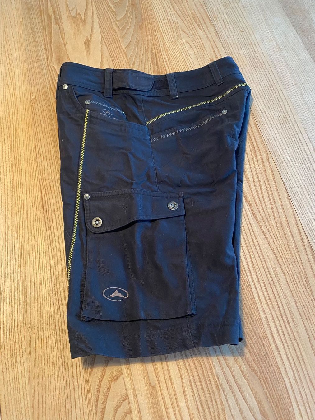 Pantaloni: Herren Cargo Shorts, Grösse 48, Outlyne – Usato da Rüschlikon venduto da Emma01 4