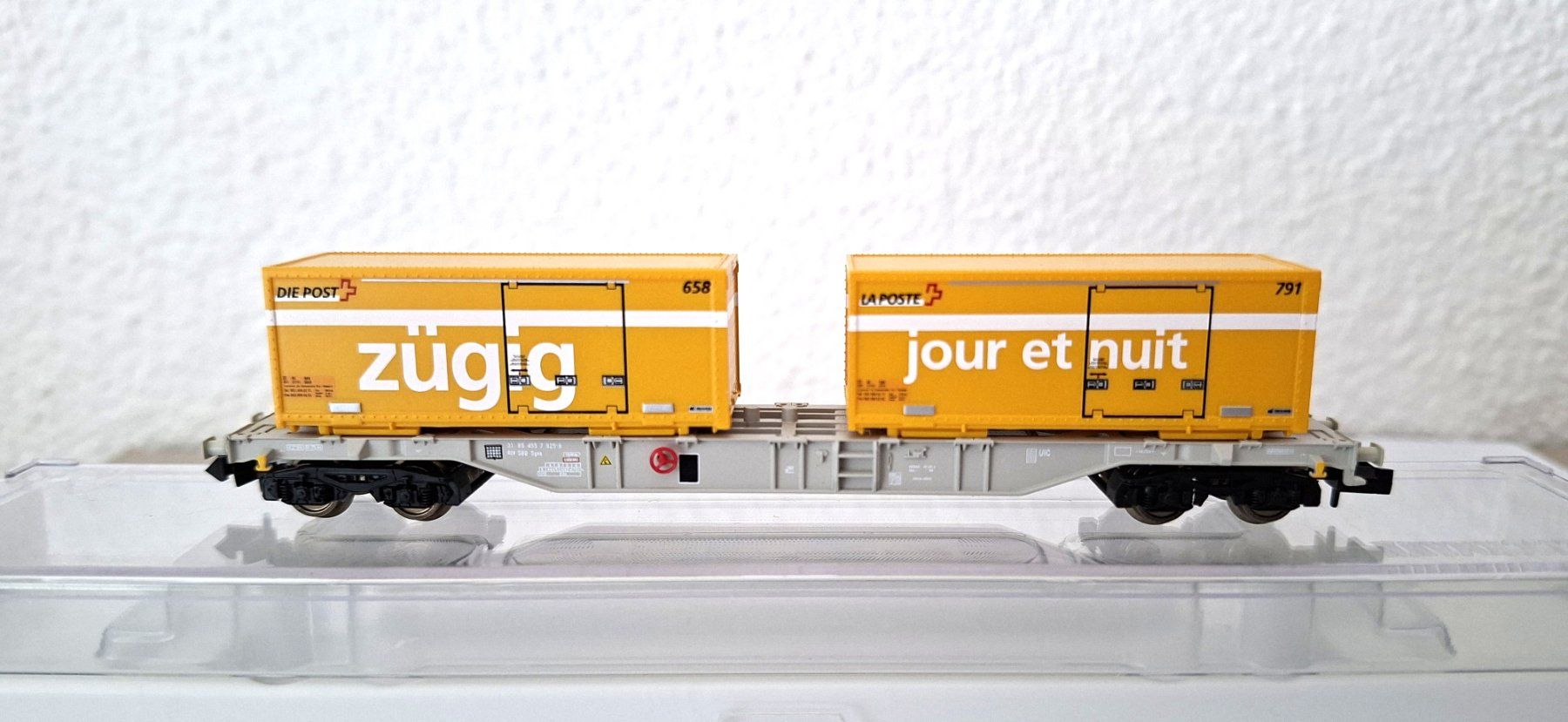 Fleischmann Modellini di ferrovie: Fleischmann Containertragwagen SBB POST 824403 K – Nuovo e nell'imballaggio originale da Biberist venduto da Ntrains 1