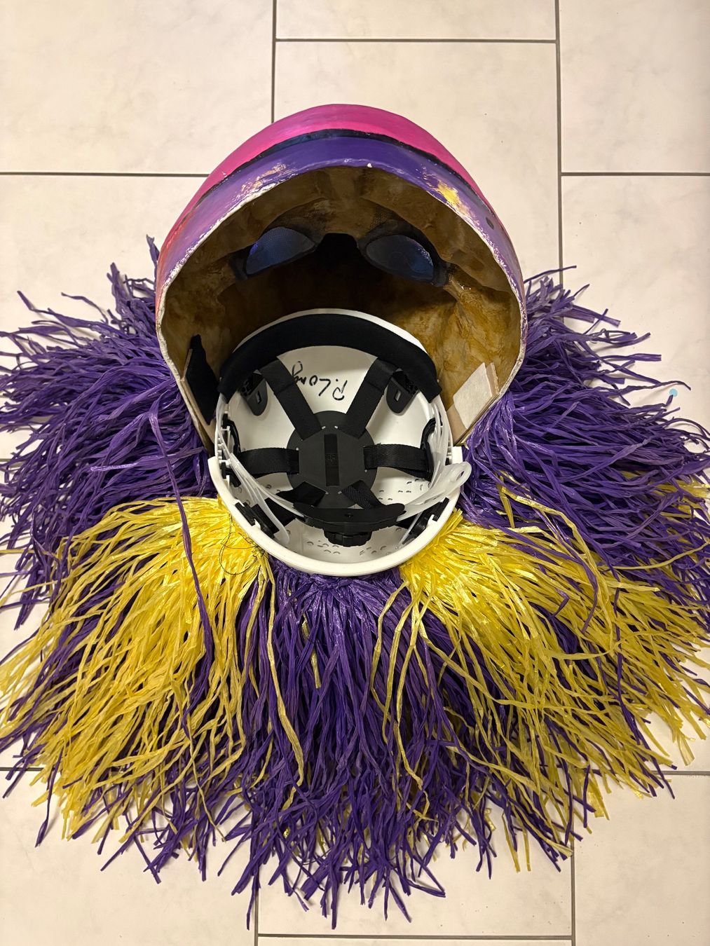 Masques: Waggislarve Basel gelb-lila – D'occasion à Basel par tif_m2h6 7