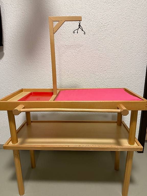 Giocattoli: Puppen Wickeltisch mit Mobiléhalterung – Usato da Kirchlindach venduto da fecop