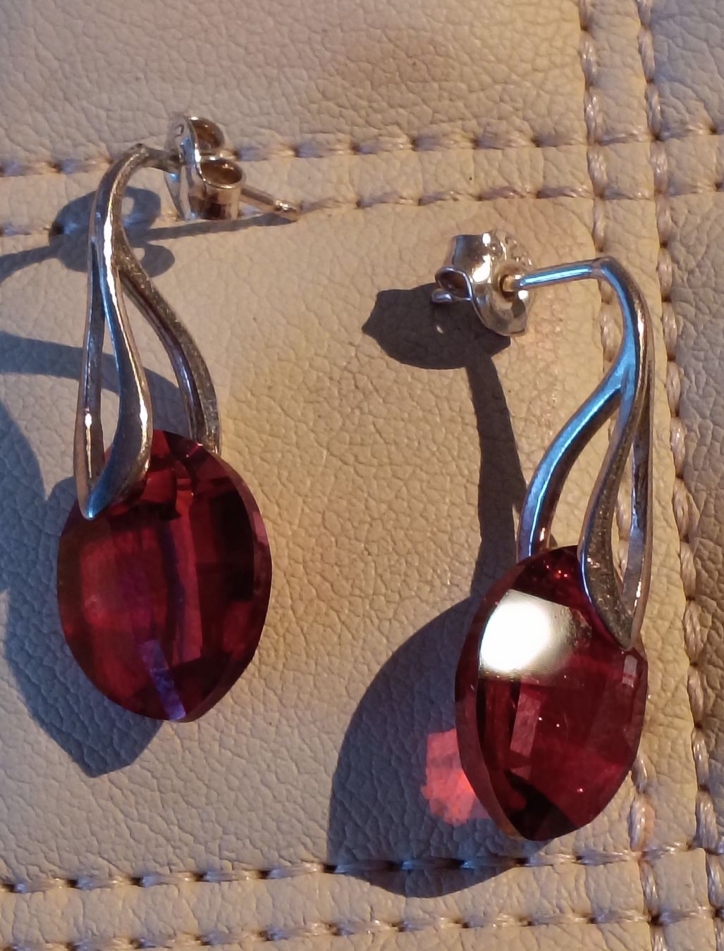 Swarovski Orecchini pendenti & Orecchini a lobo: Red/Brown "Wine" Crystal Drop Swarovski Earrings, Silver – Nuovo (secondo la descrizione) da Zürich venduto da cat_9cvz 1