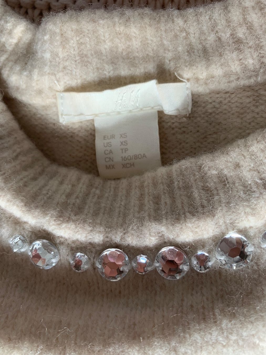 H&M Pullover & Sweatshirts: Pull blanc chic – Gebraucht aus Montreux von iizaa811 3