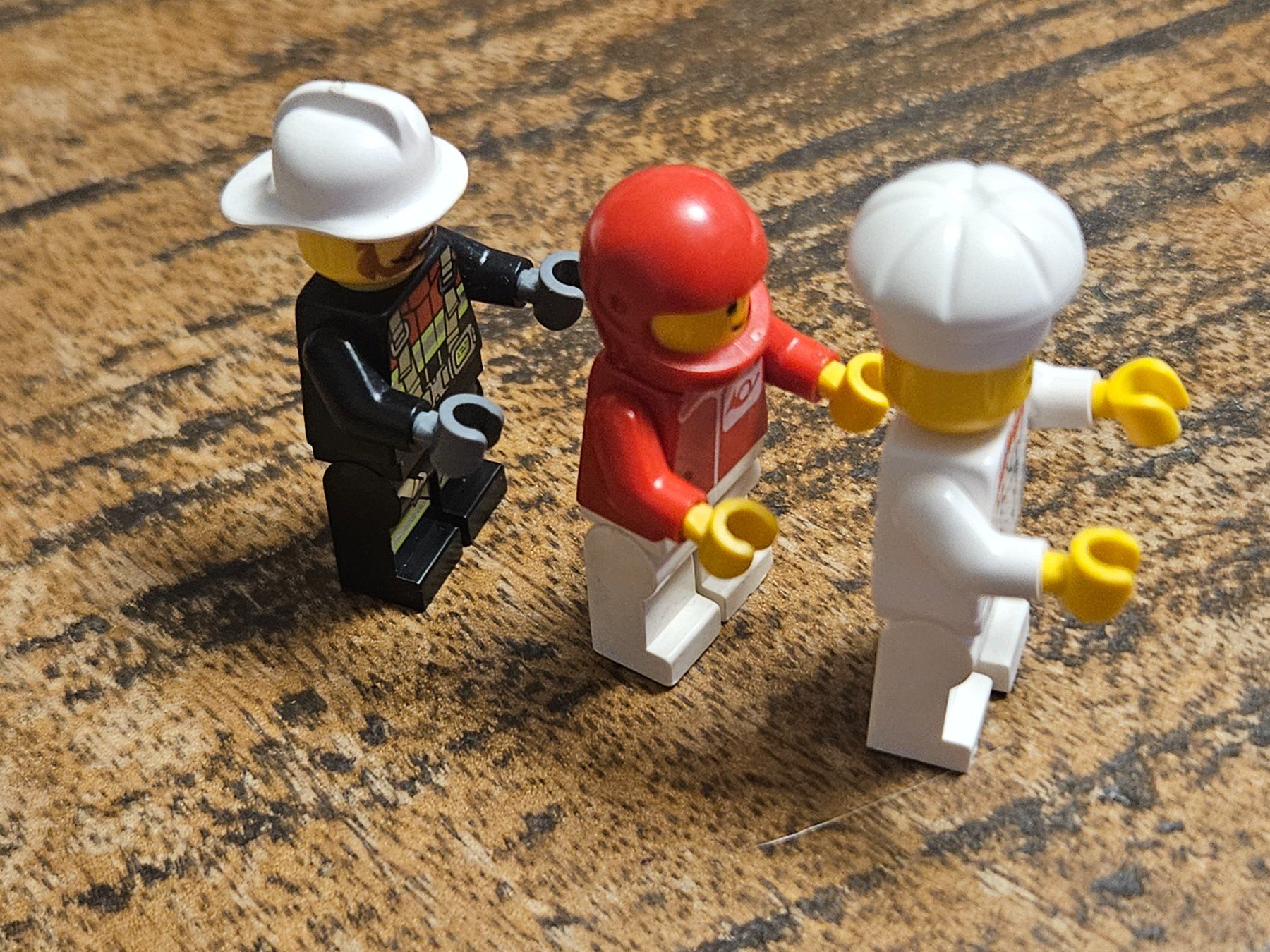 Lego Kit di costruzioni: lego lot de 3 figurines – Usato da Confignon venduto da Ecrofigs 3