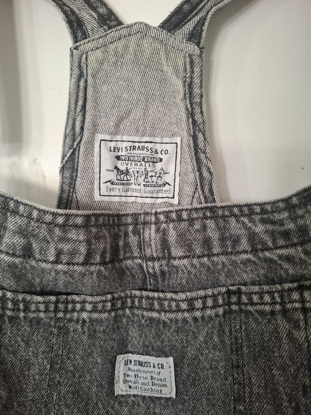 Levi's Jeans: Kurze Levis Latzhose  – Gebraucht aus Bern von Belverdere21 1