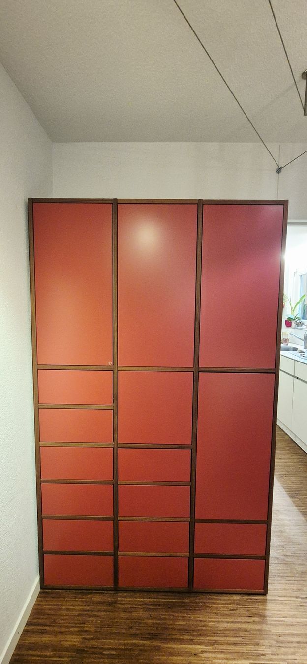 Schränke: Schrank rotlackierte Türen – Gebraucht aus mettmenstetten von choice01 1
