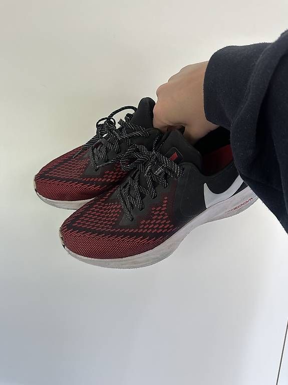 Herrenschuhe: Nike Sportschuhe – Gebraucht aus Langnau i. E. von eli_tn8d