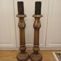 2 grosse Holz-Kerzenständer  64 cm  Antik-Stil