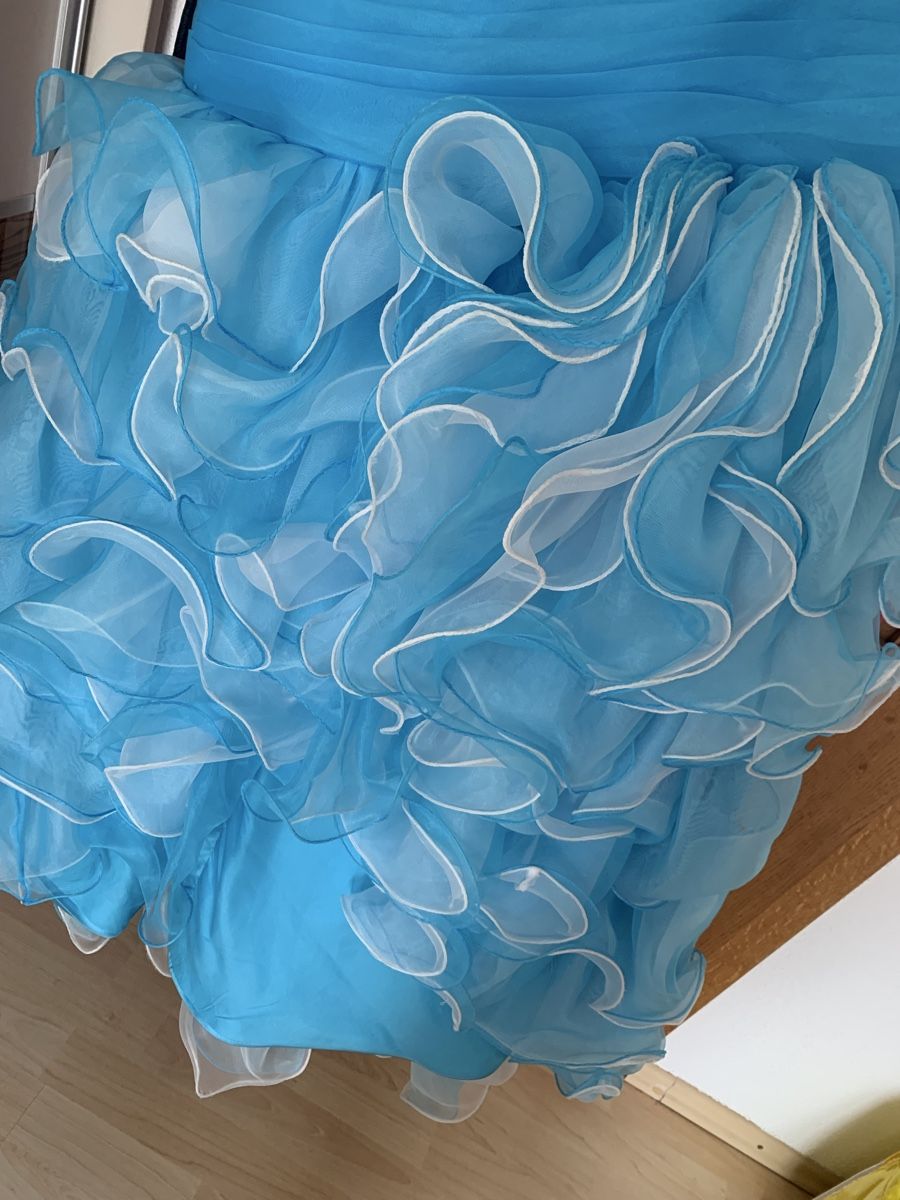 Robes: Ballkleid / Abendkleid mit Rüschen – Neuf (Voir description) à Moosseedorf par sindymatea 4