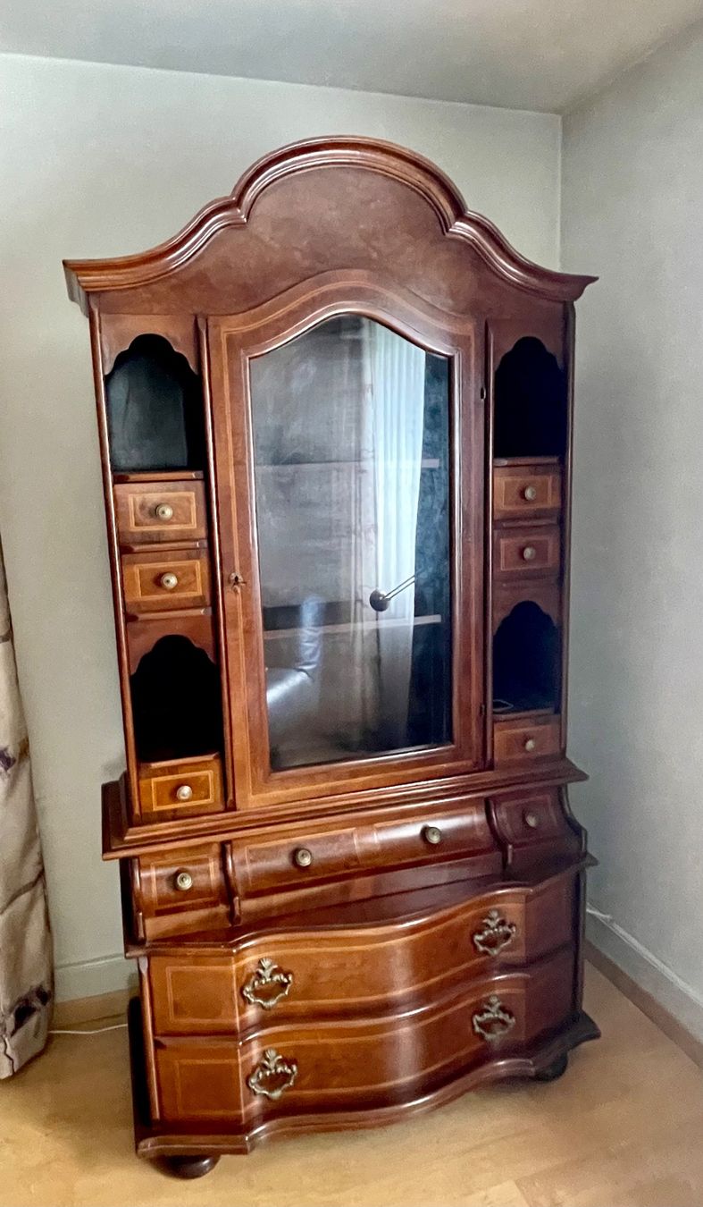 Vitrines: Antike/r Vitrine Schrank – D'occasion à Altdorf UR par zar_fcd6