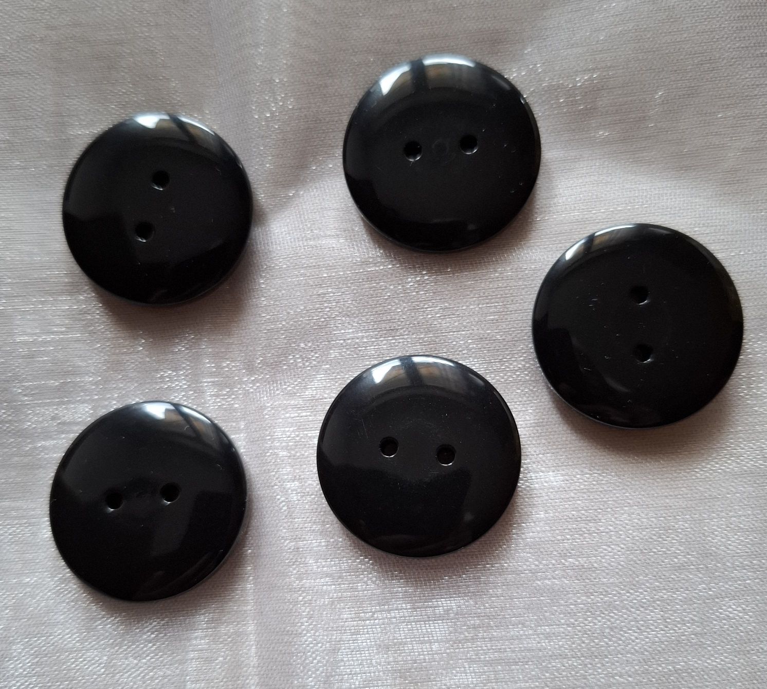 Knöpfe: 5 Stück robuste Knöpfe, 30 mm. – Gebraucht aus Dietikon von Hirschkopf 2