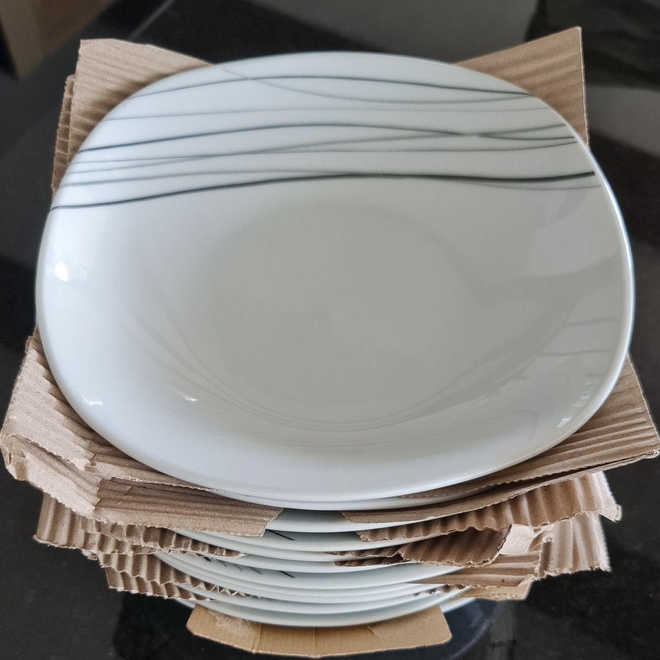 Assiettes: Teller Set mit Muster guter Zustand – Neuf (Voir description) à Lengnau BE par Spahrtakus 4