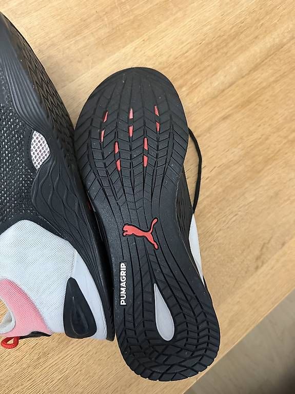 Puma Scarpe da uomo: Puma Trainingsschuhe Herren - Größe 44 – Usato da Schaffhausen venduto da Goni17