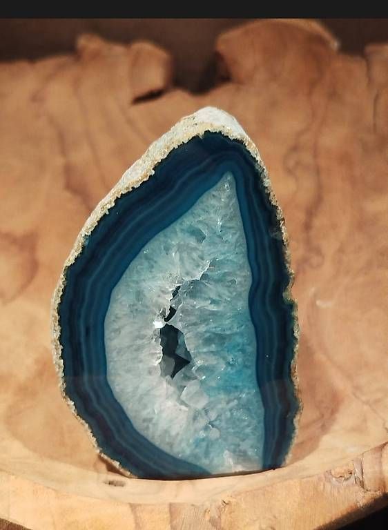 Minerali & Pietre curative: Geode agata blu – Usato da Vezio venduto da 41181