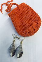 Ohrringe mit Muscheln und orangefarbenem Säckchen neu