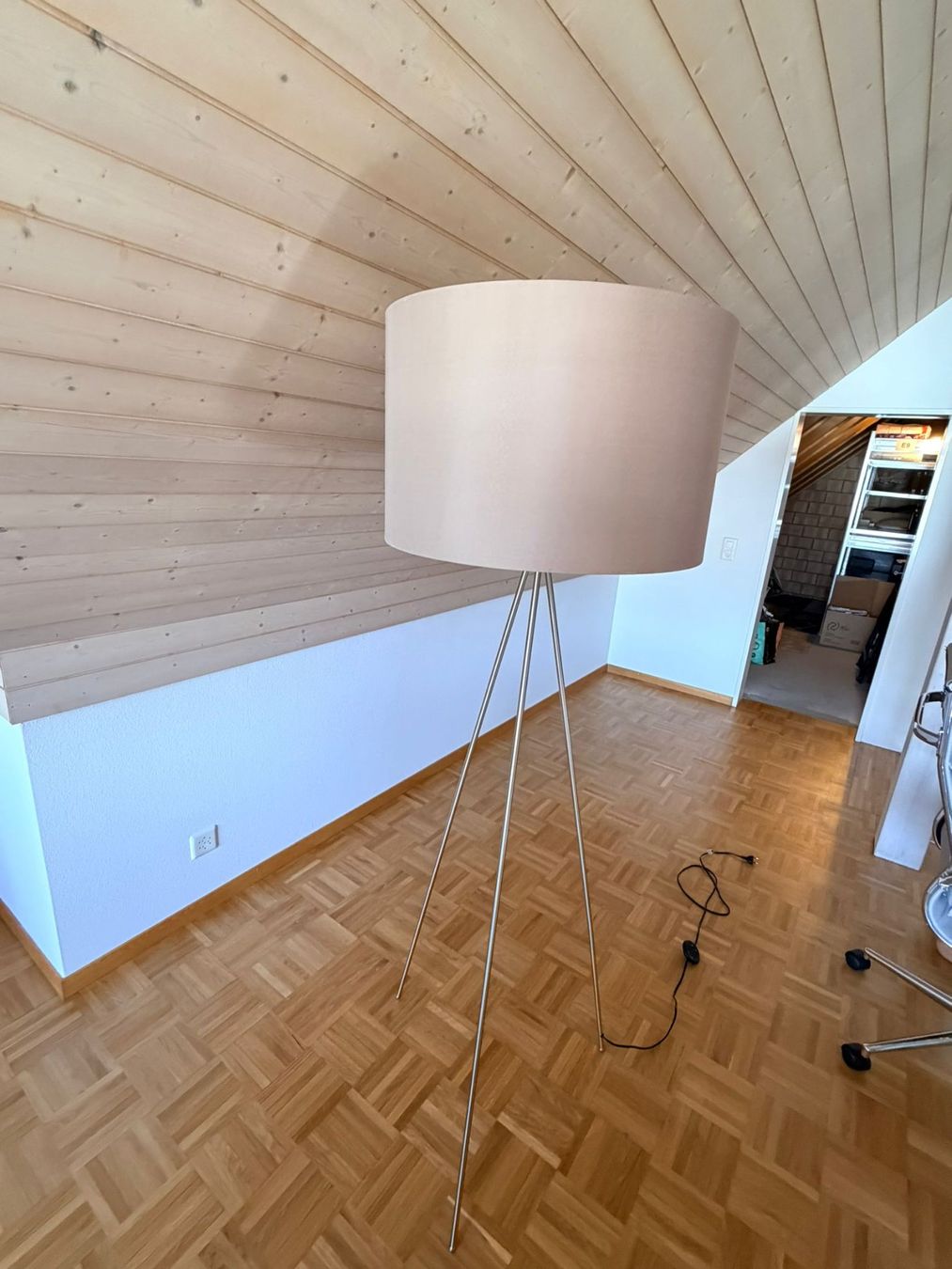 Paralumi: Tripod Stehlampe, Stoffschirm (51) – Usato da Urdorf venduto da NunoPe
