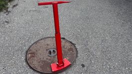Schachtdeckelheber magnetisch