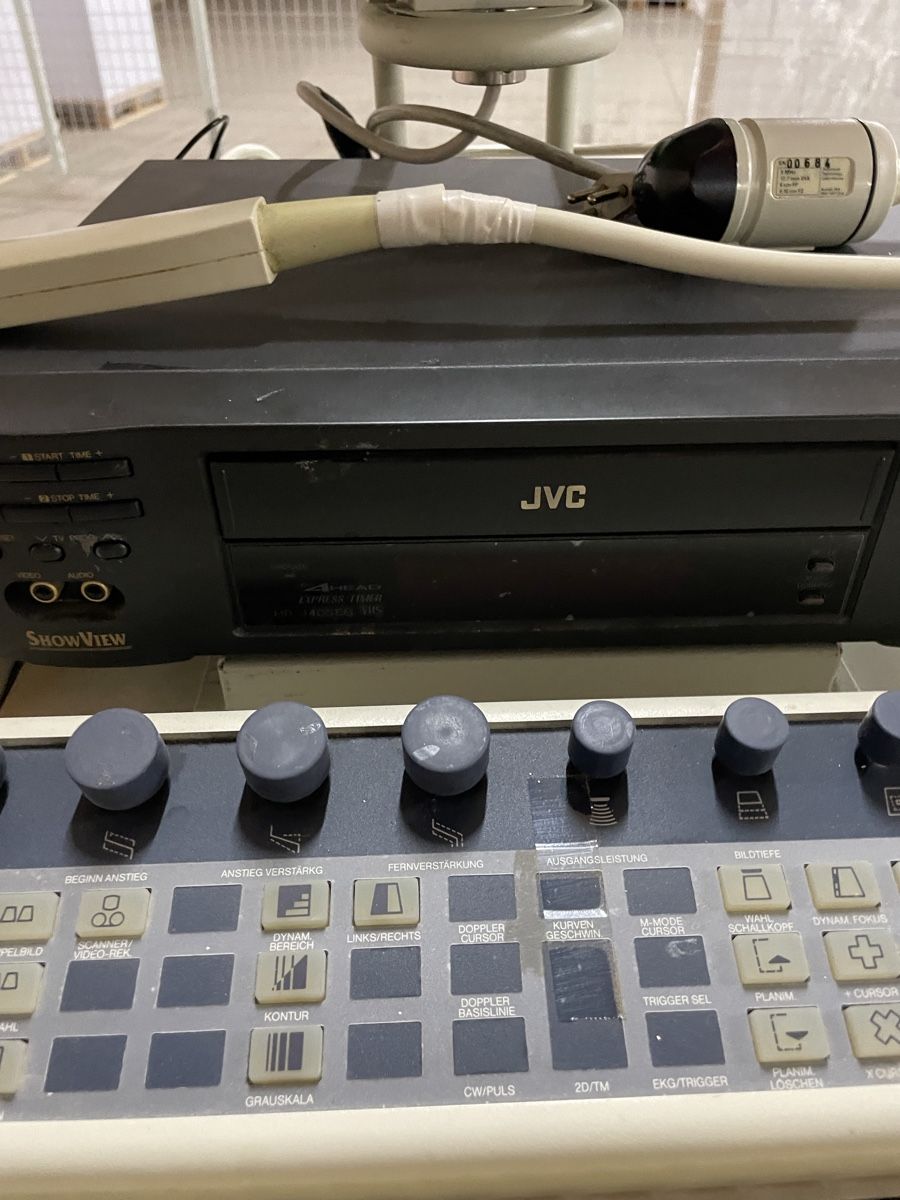 Attrezzature mediche: Medizinisches Ultraschallgerät mit Videorecorder, -printer – Difettoso da Sirnach venduto da Deruhrmacher 6