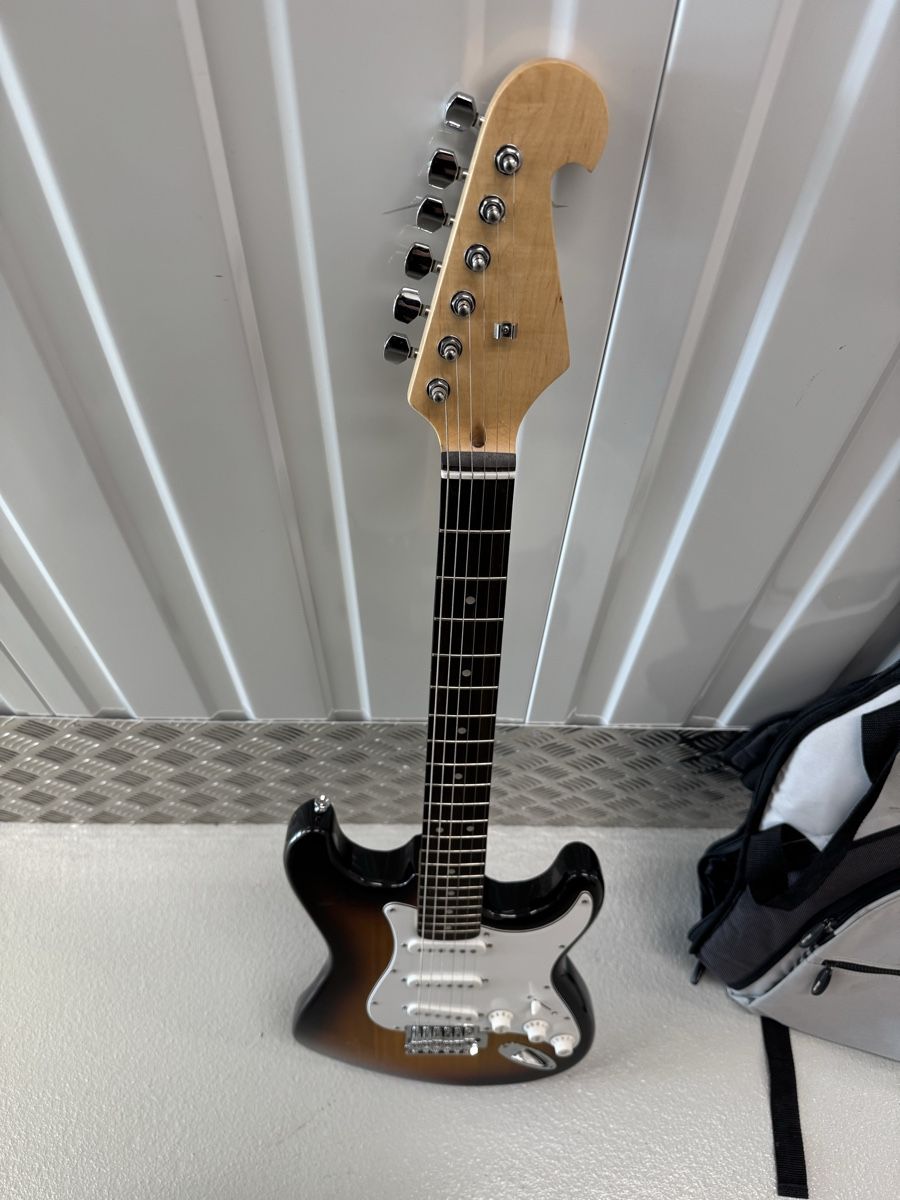 Strumenti musicali: Type strat sunburst – Usato da Corbeyrier venduto da ant_2r6l 1