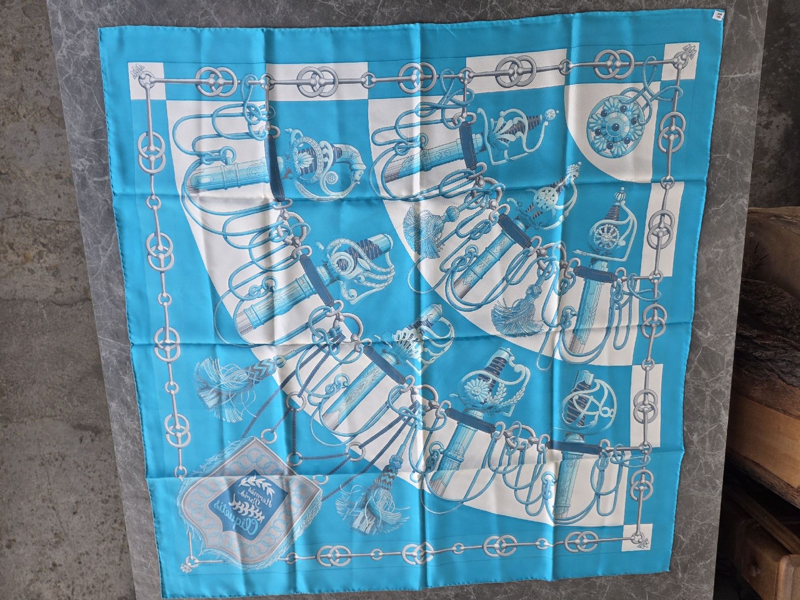 Hermès Foulards, Tücher & Schals: Original Hermes Seidentuch blau 90x90 cm – Gebraucht aus Bösingen von davewausb767 5