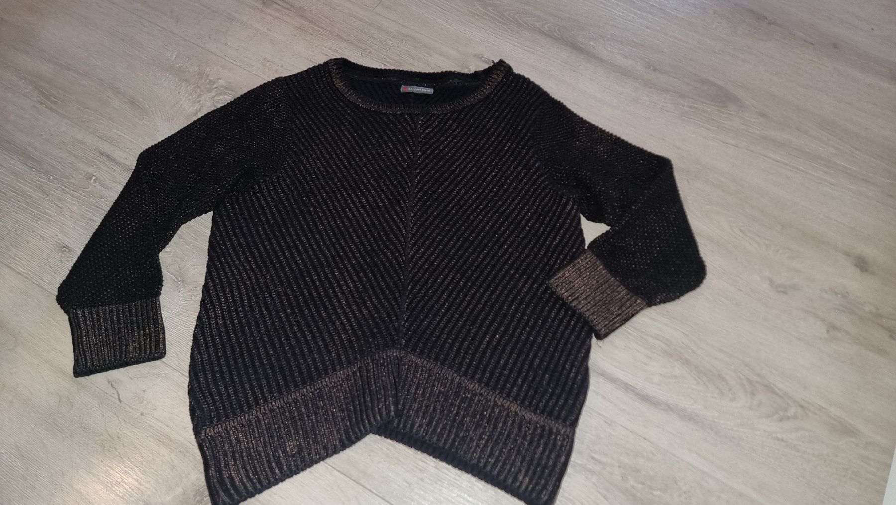 Maglioni & Felpe: Street One Glitzerpullover schwarz/gold Gr. S M – Usato da Wigoltingen venduto da Zuckerfee84
