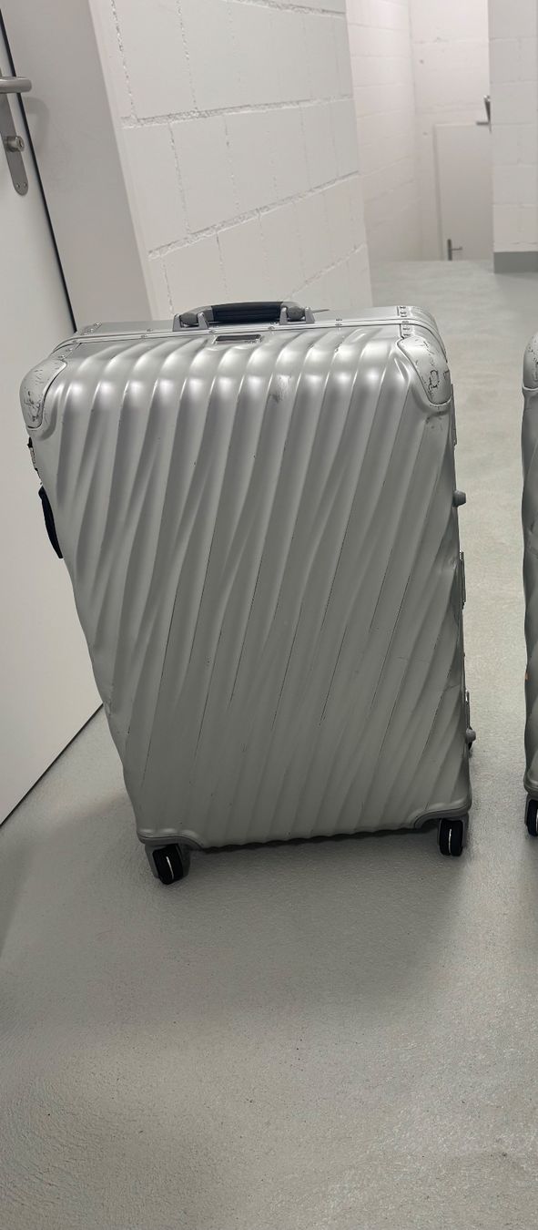 Valises de voyage: Tumi Koffer Grösse L – D'occasion à Reinach AG par MineD