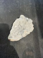 Kristallgeode natuerlicher Stein Sammelobjekt 
82