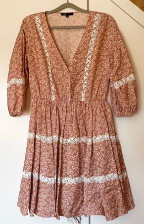 Maje Blümchenkleid mit Spitze, Grösse 42