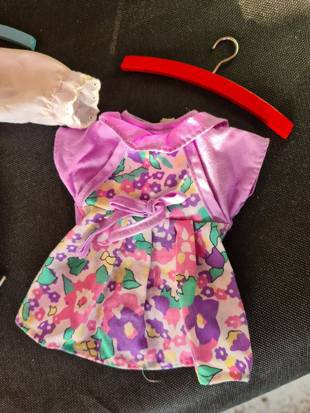 Sasha Morgenthaler Puppen: 2 Puppenkleider - Retro Vintage – Gebraucht aus Münchenbuchsee von babilibern 1