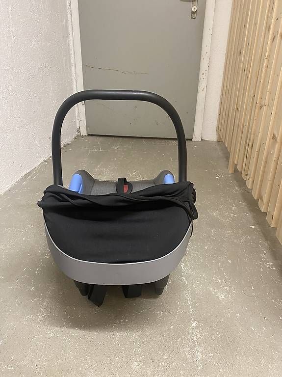 Seggiolini per auto: Kindersitz  – Usato da Zürich venduto da ER- 2