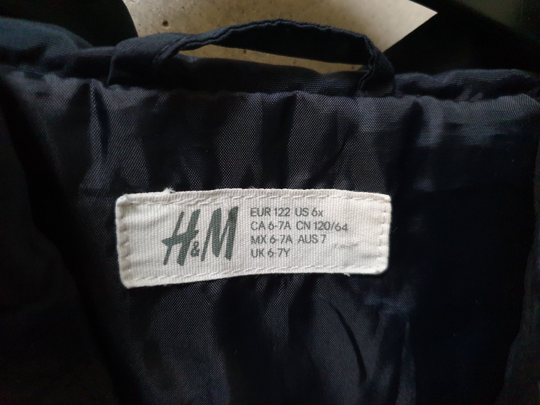 H&M Jacken & Mäntel: Veste coupe-vent H&M, garçon, taille 122 – Gebraucht aus Fribourg von fripons 3