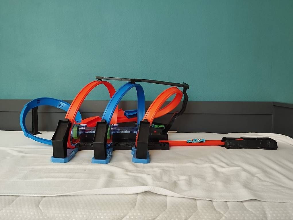 Rennbahnen: Looping Hot wheels – Gebraucht aus La Chaux-de-Fonds von Nivi