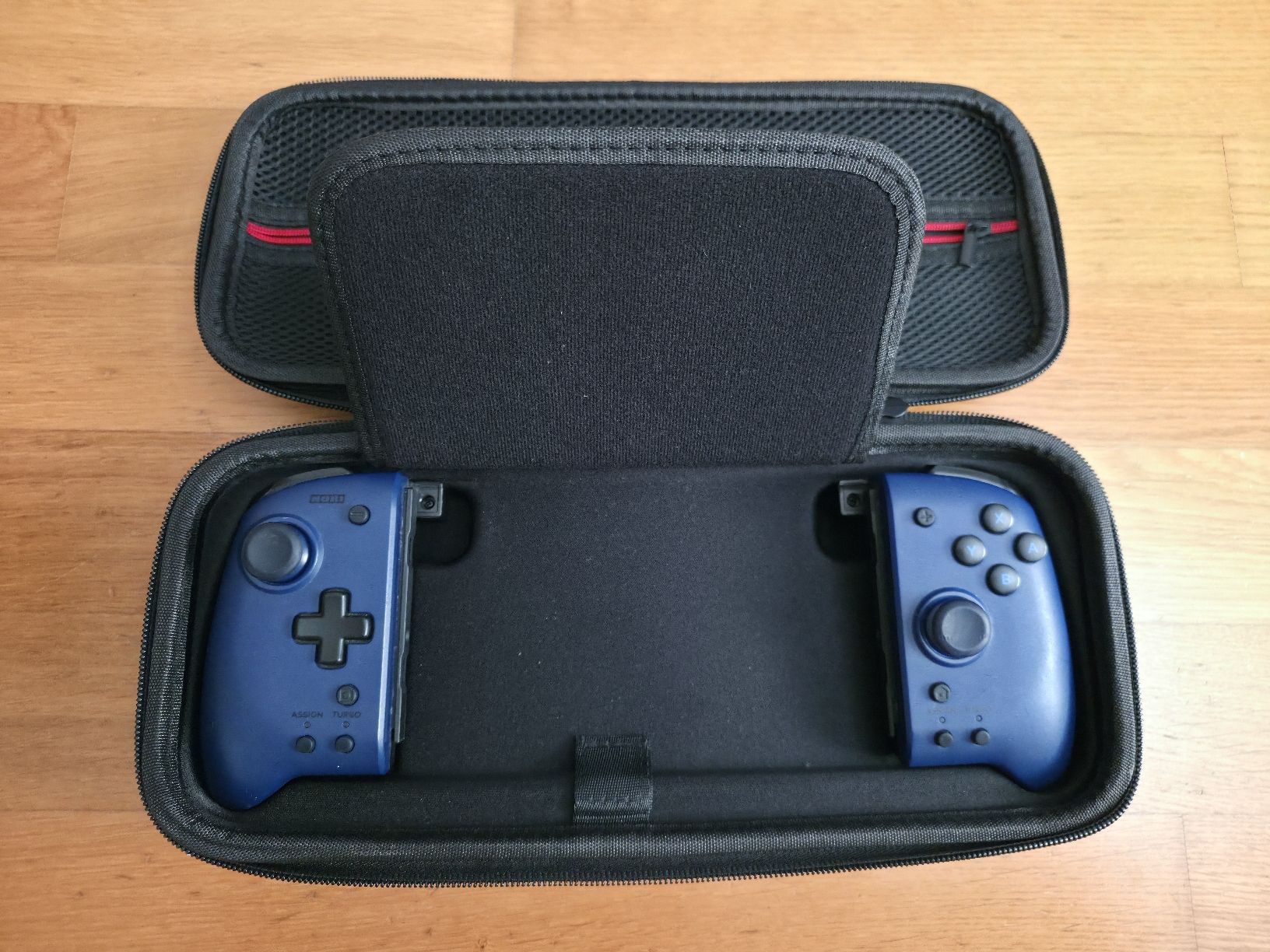 Etuis de protection: Nintendo Switch Case / Etui + Hori Pad Pro Controller – D'occasion à Zürich par jabo22 1