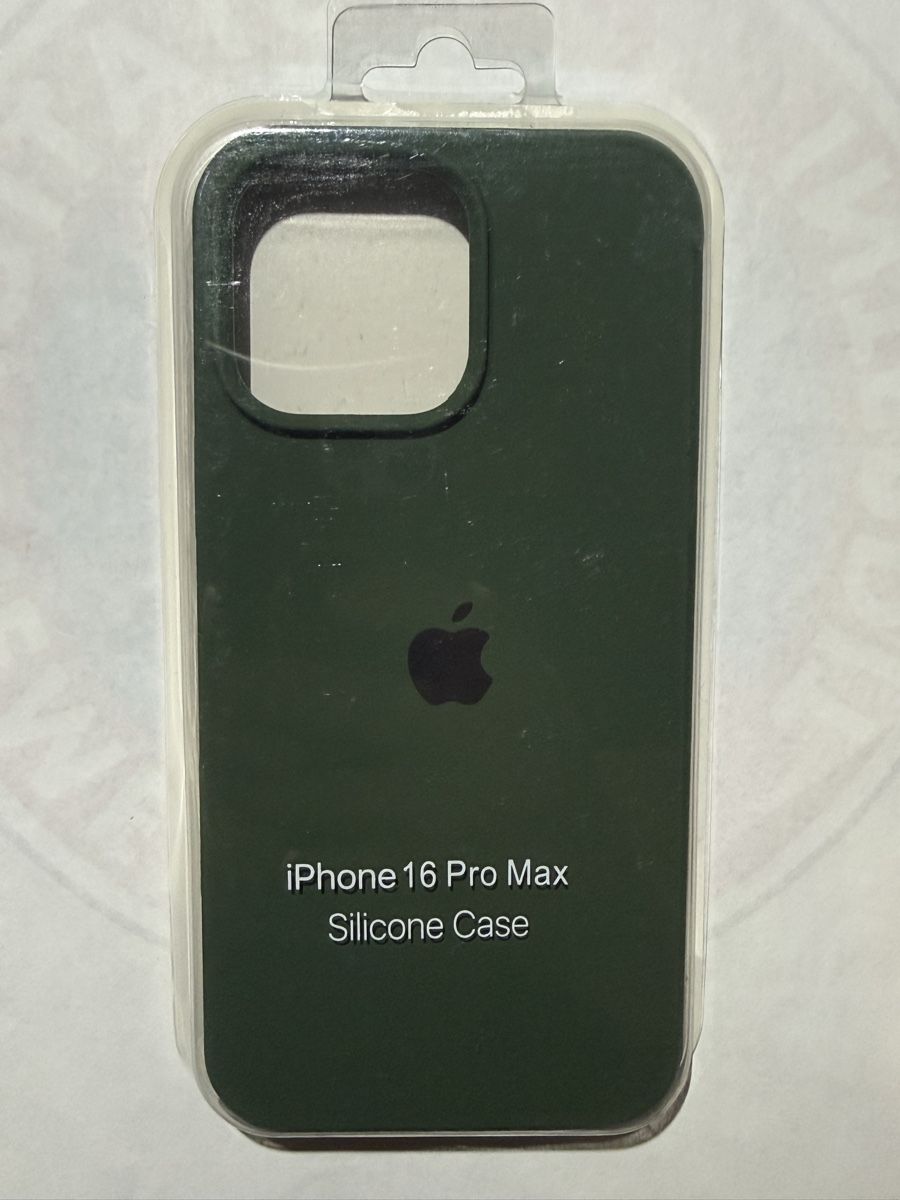 Coques & Protection écran: Coque silicone iPhone 16 Pro Max vert  neuve – Neuf avec emballage d'origine à Lausanne par Licio7