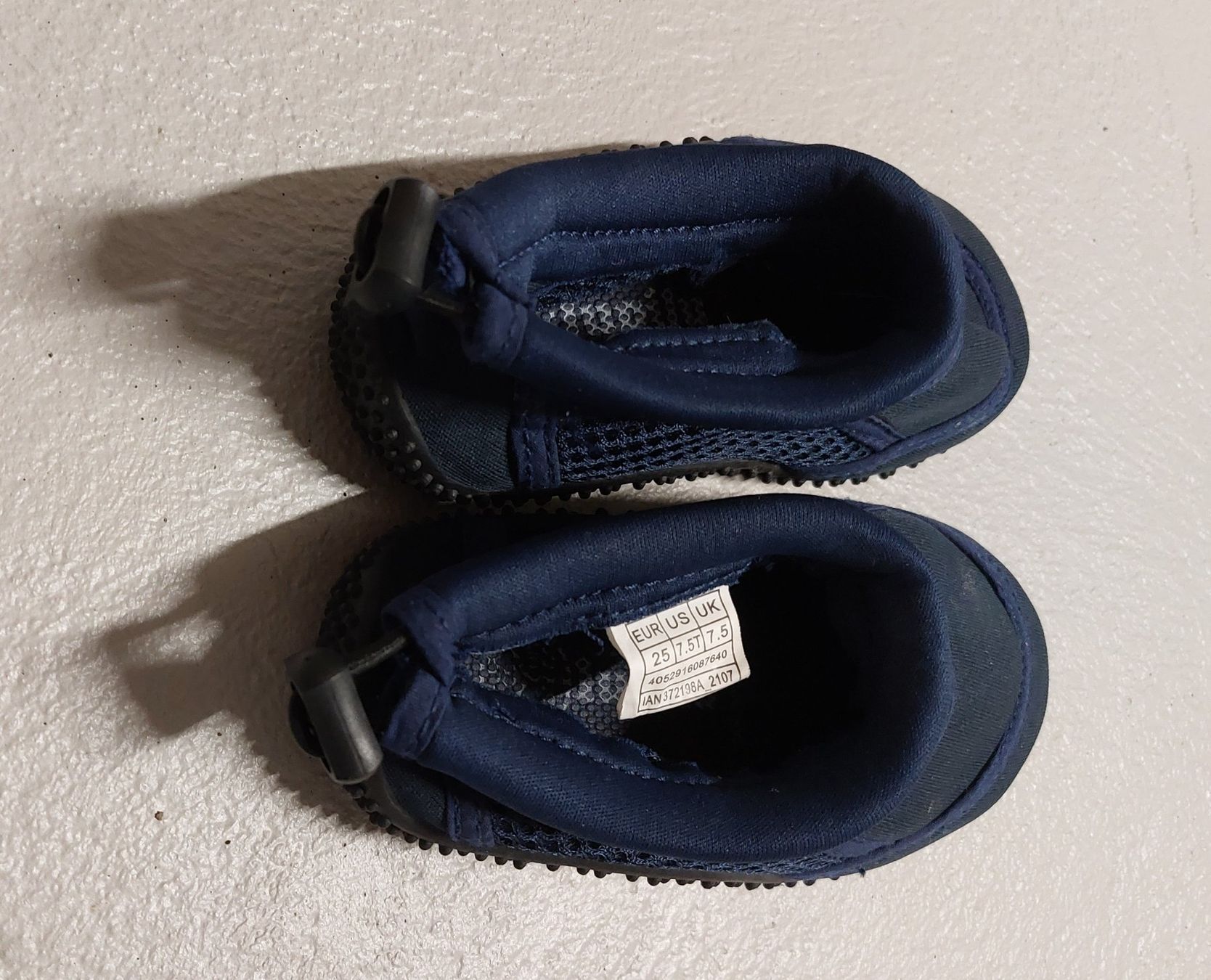 Scarpe per ragazzi: Badeschuhe Grösse 25 – Usato da Hefenhofen venduto da mar_pm5k