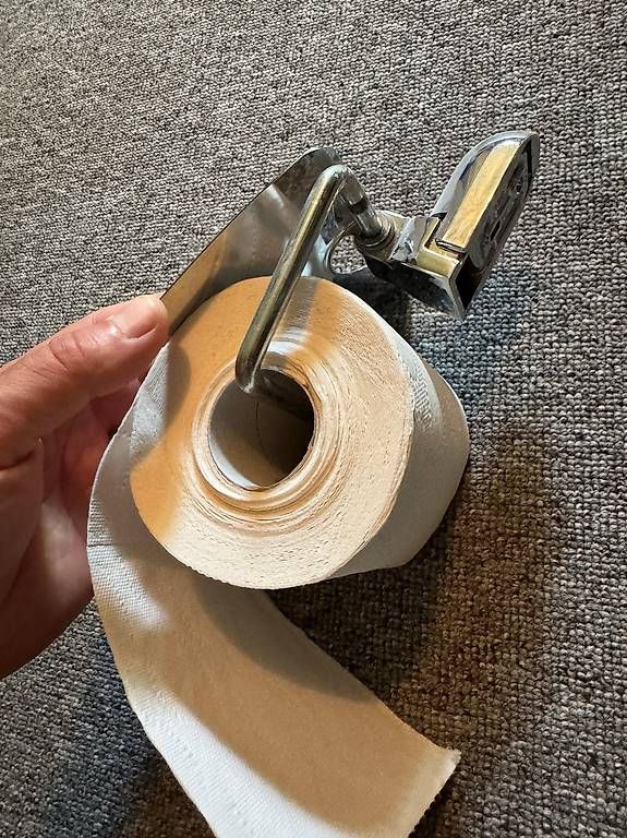 Portasciugamani: Wc- Papier Halter – Usato da Olten venduto da Skorpion_0 2