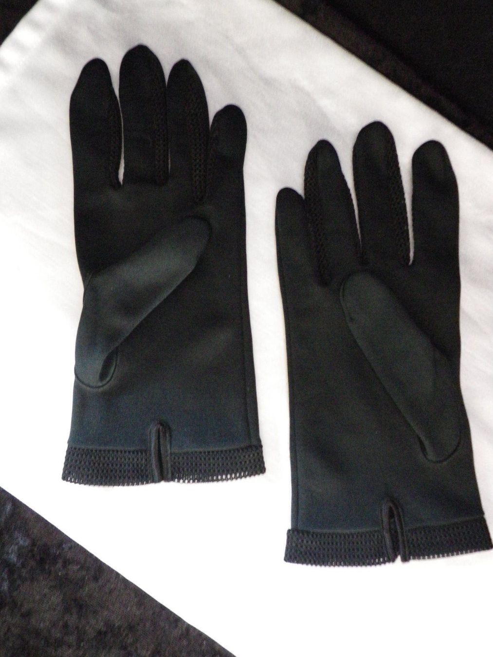 Guanti & manicotti: Satinierte Schwarze Damenhandschuhe – Usato da Reinach BL venduto da Annodomini 2