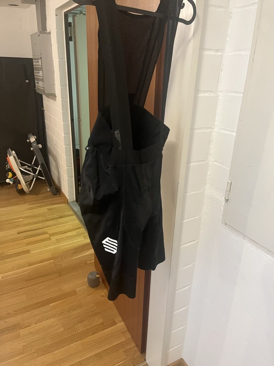 Pantaloni: Velohose mit Trägern Siroko – Usato da Wallbach venduto da Siimsay