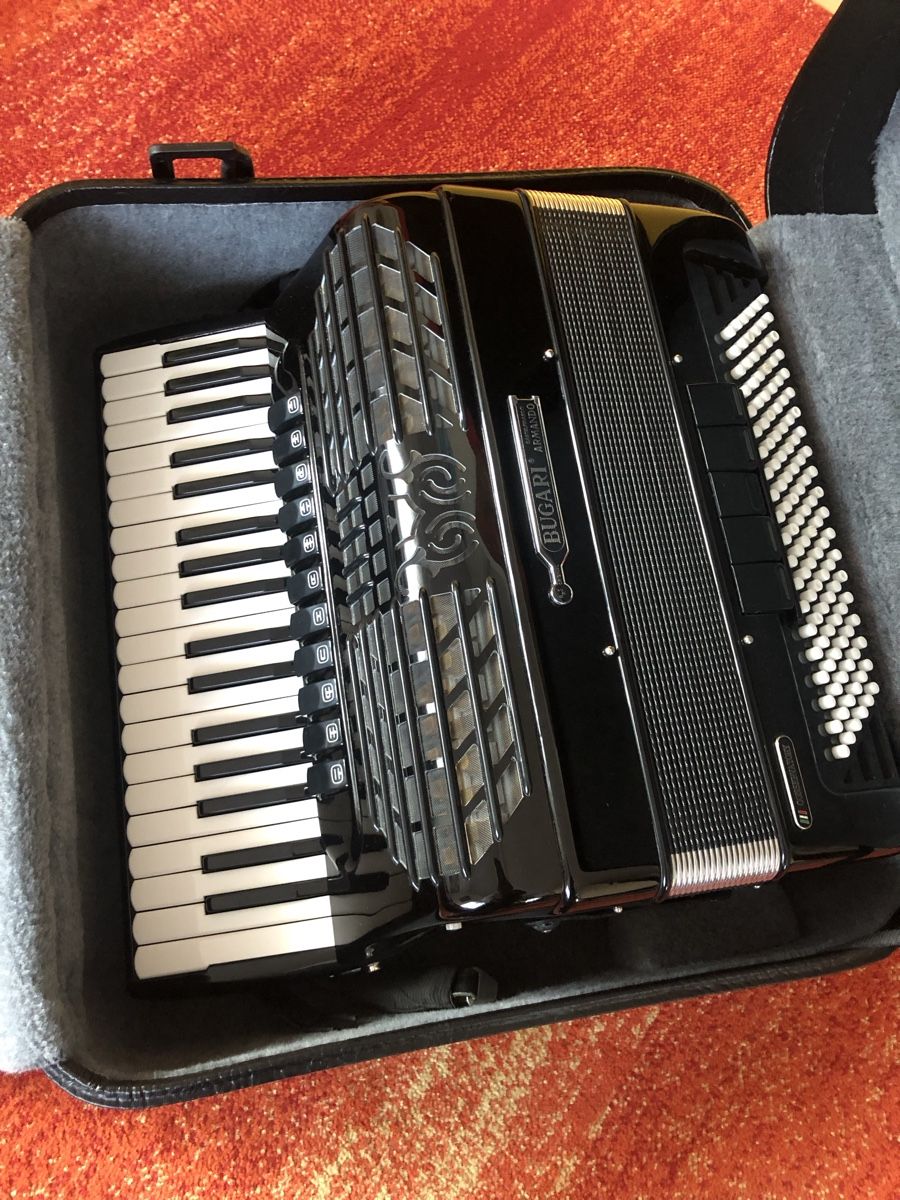 Strumenti musicali: Bugari Piano Akkordeon mit Convertor – Usato da Strengelbach venduto da FADOLU
