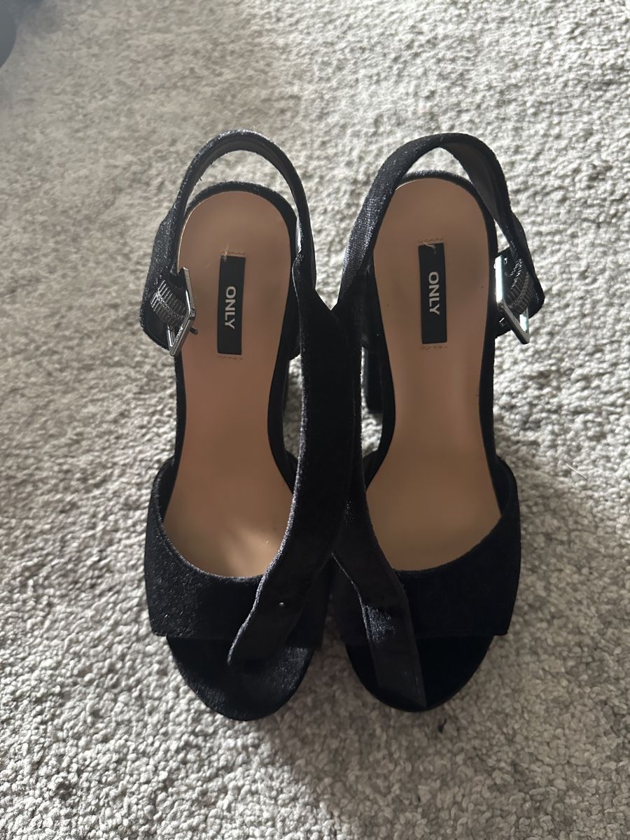 Scarpe da donna: heels (37) – Usato da Freidorf TG venduto da driftingforthrifting 1