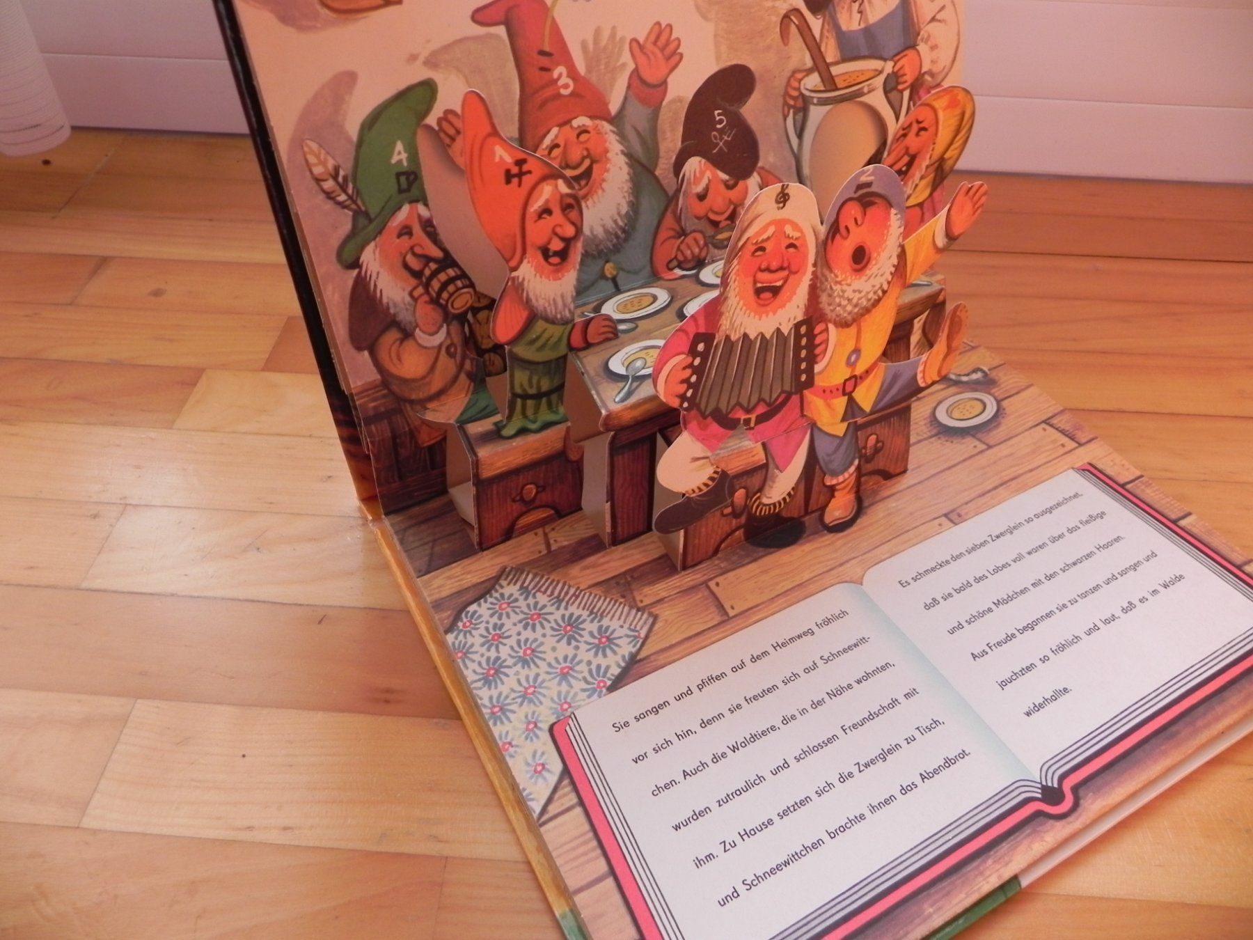 Libri: Schneewittchen Leporello Buch Kubasta Pop Up Buch 1982 – Usato da Stallikon venduto da pcerny16 7