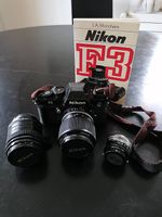 Nikon F3 mit drei Objekiven1:3.5 und 1:2.8 und 1:5.6