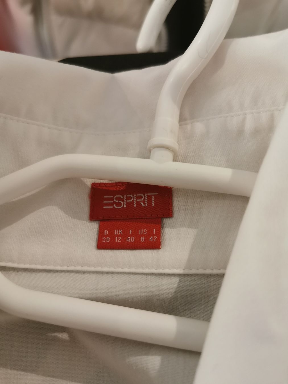 Esprit Blusen: BLUSE ESPRIT WEISS Gr 36/38, Kontrastnähte, tailliert – Gebraucht aus Erlenbach ZH von alisamilana 1