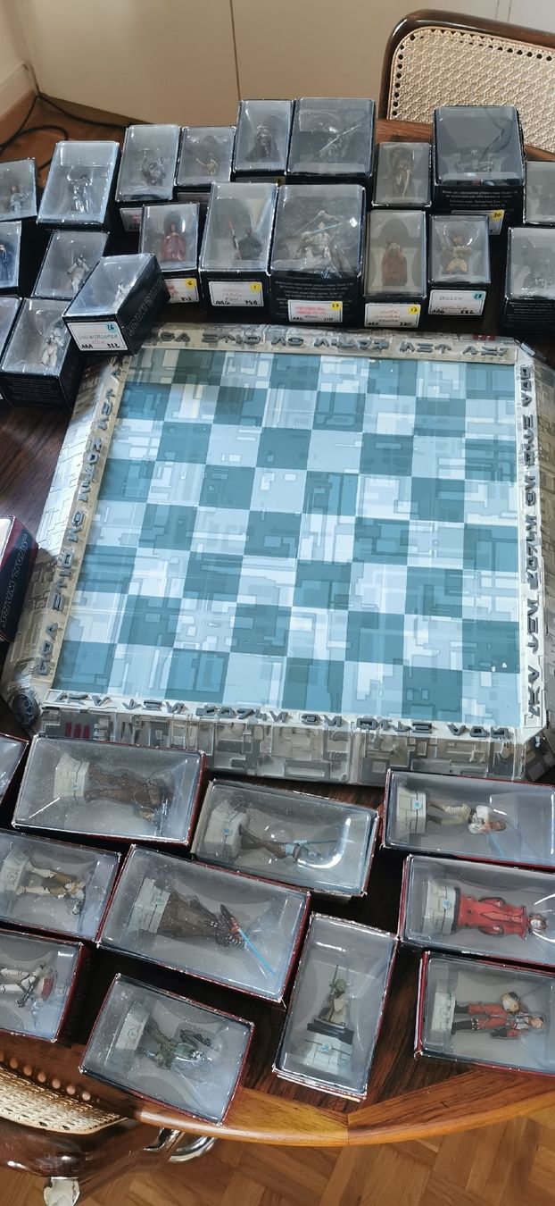 Spiele: Echiquier Starwars Altaya + 64 pieces – Gebraucht aus Vésenaz von Angela.C3 2