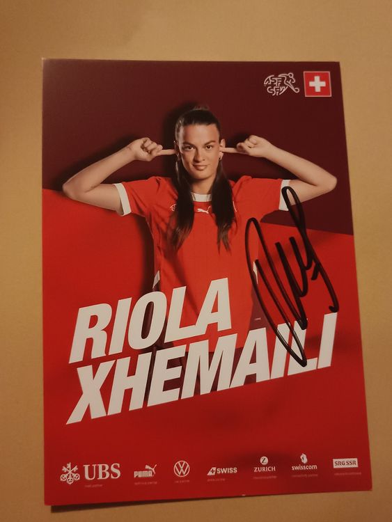Riola Xhemaili - handsig. SFV Karte - Hopp Schwizz 🇨🇭 (Gebraucht) in ...