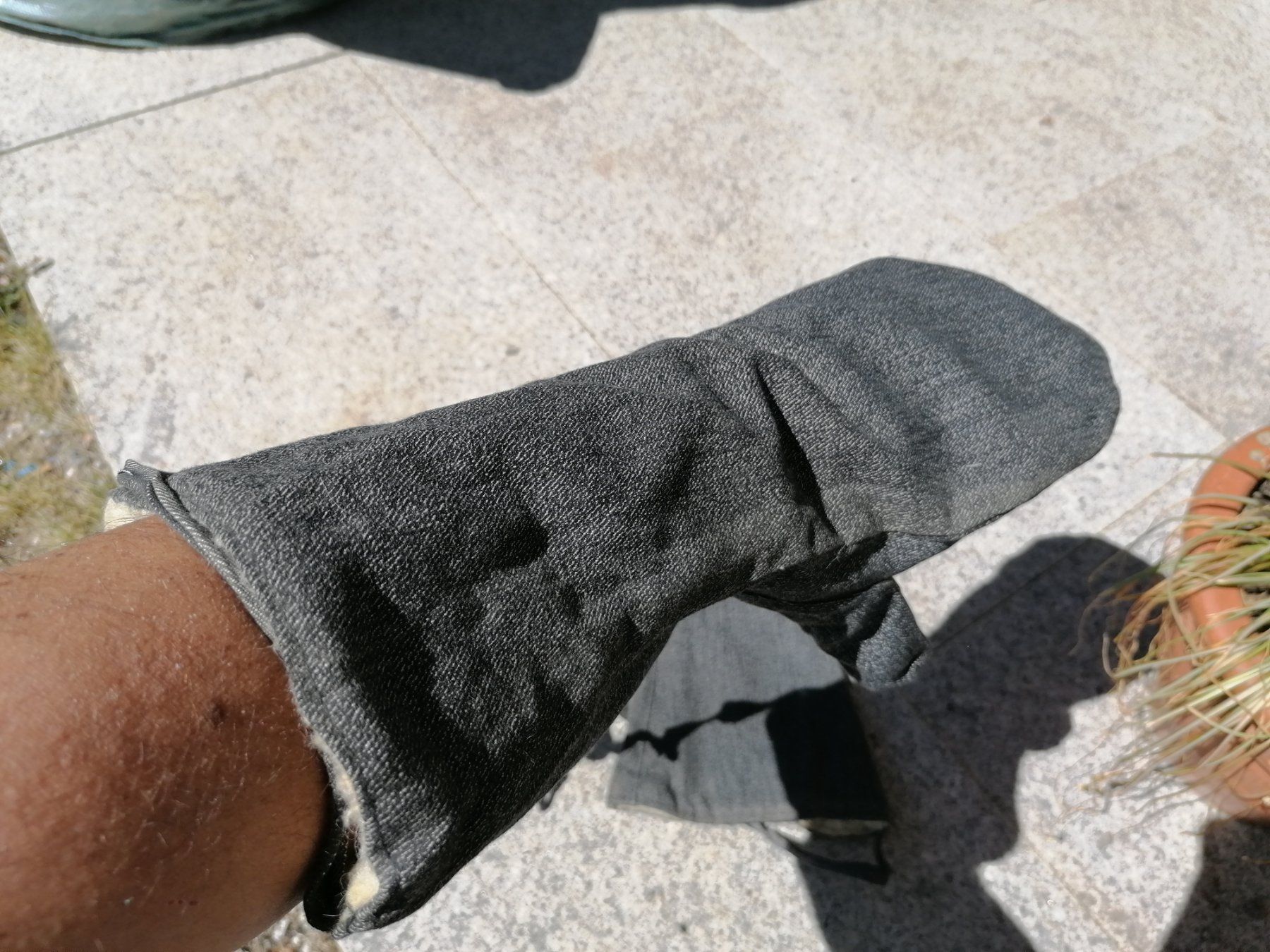 Schweizer Armee Stichwaffen: Armee Handschuhe mit Fell, 1 Paar mit Fallbändel – Gebraucht aus Pfäfers von Padj 1