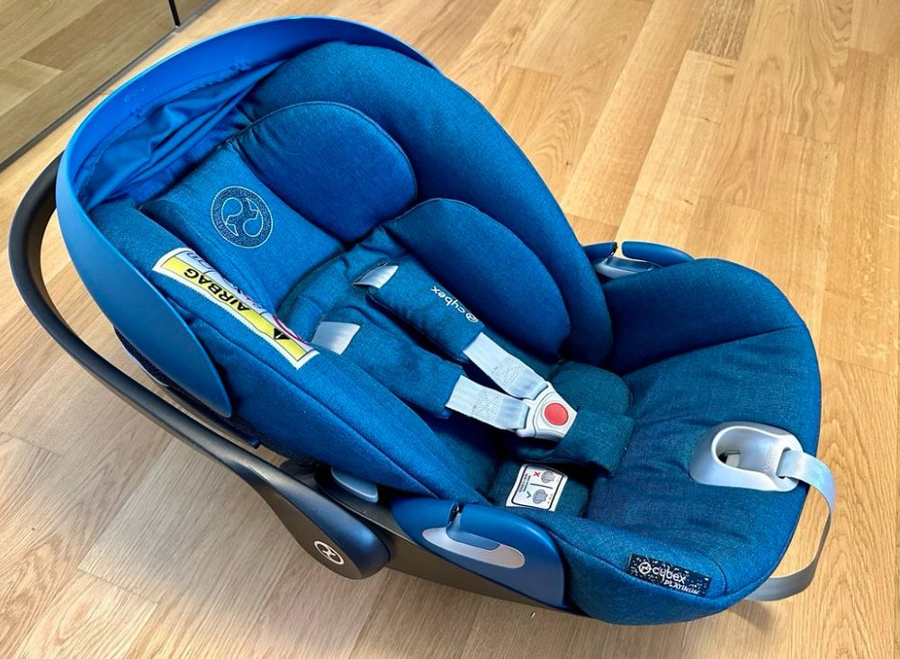 Cybex Cloud Z i-Size Babyschale high quality + Station zu verkaufen