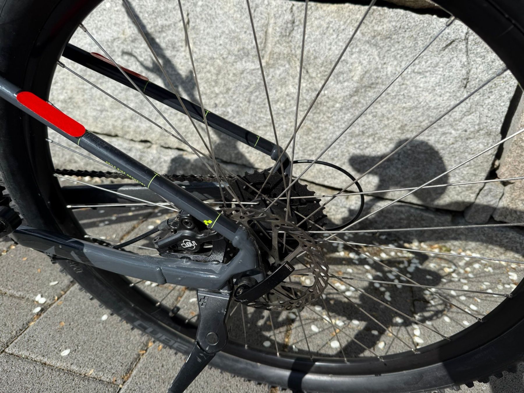 Cube Velos: CUBE Kinder MTB 14 Zoll grau/gelb – Gebraucht aus Sissach von tapasu 4